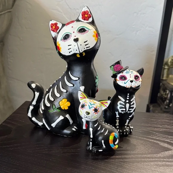 Day of the Dead Cat Figurine Set - Black and White - Picture 1 of 4